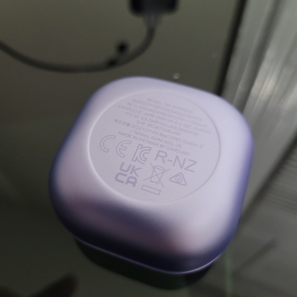 SOLD Samsung Galaxy Buds Pro - Phantom Violet - Picture 4 of 7